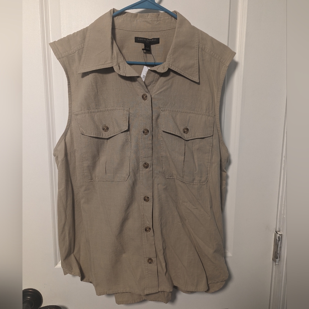 🔥NWT🔥: L banana republic sleeveless tanktop